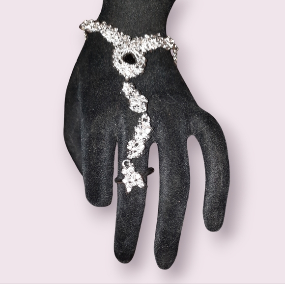 Hand & finger Bracelet like new rhinestones adjustable - Picture 1 of 11